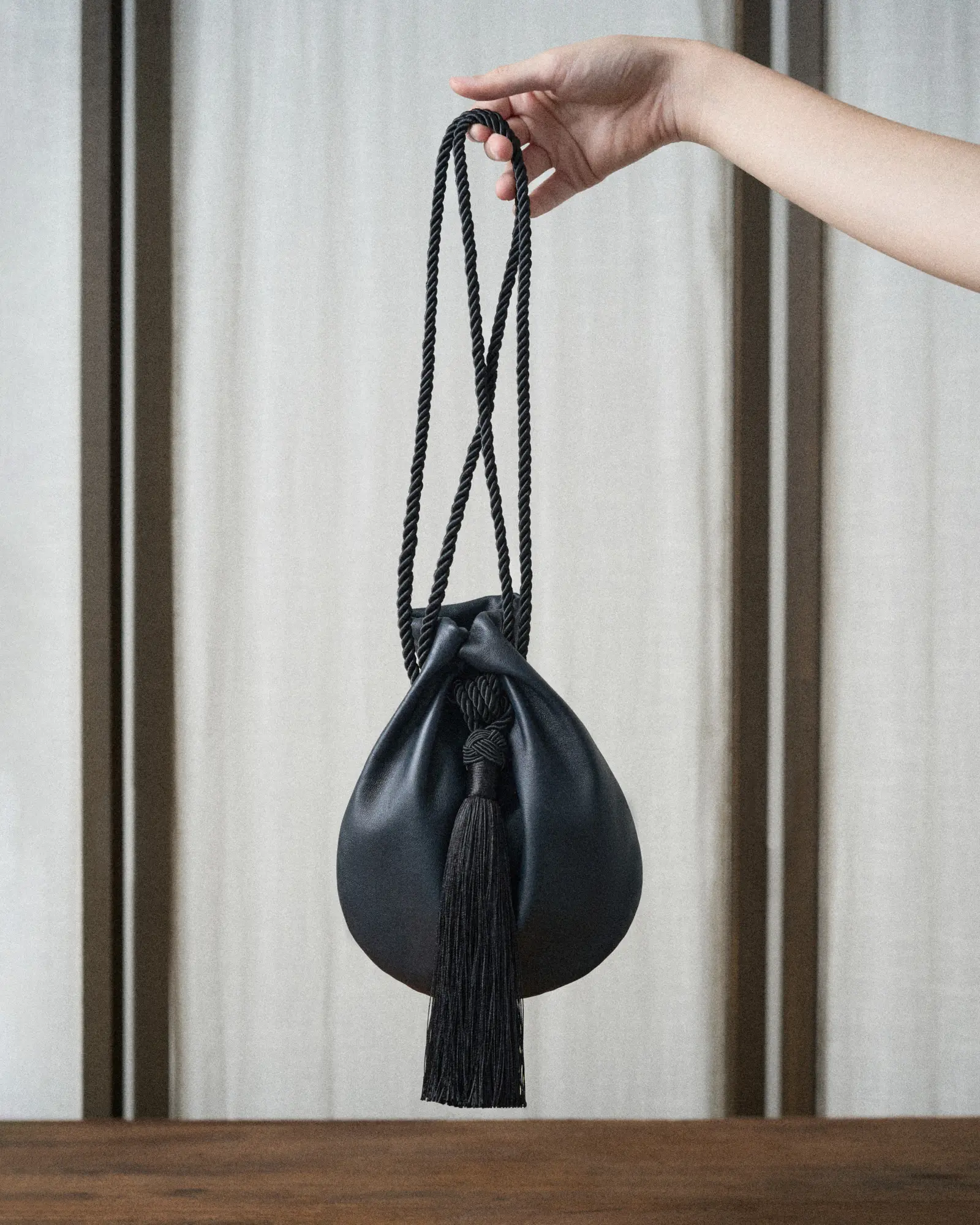 Himo 01 - Signature Knot Dark Navy — alternate view