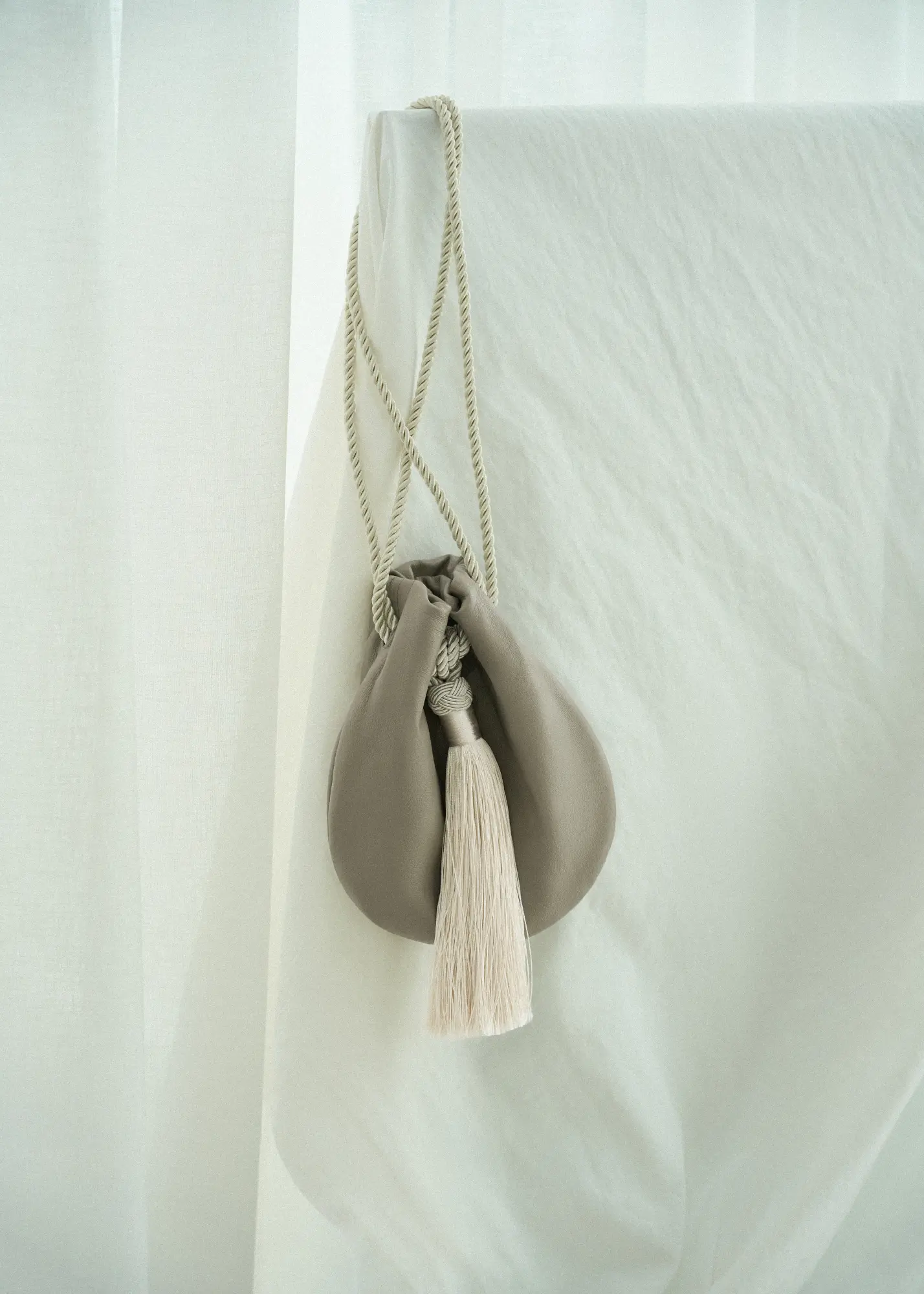 Himo 01 - Signature Knot Porcelain — product photograph