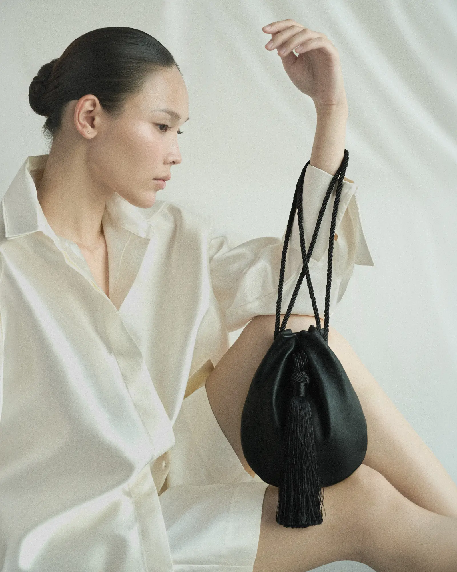 Himo 01 - Signature Knot Black — alternate view