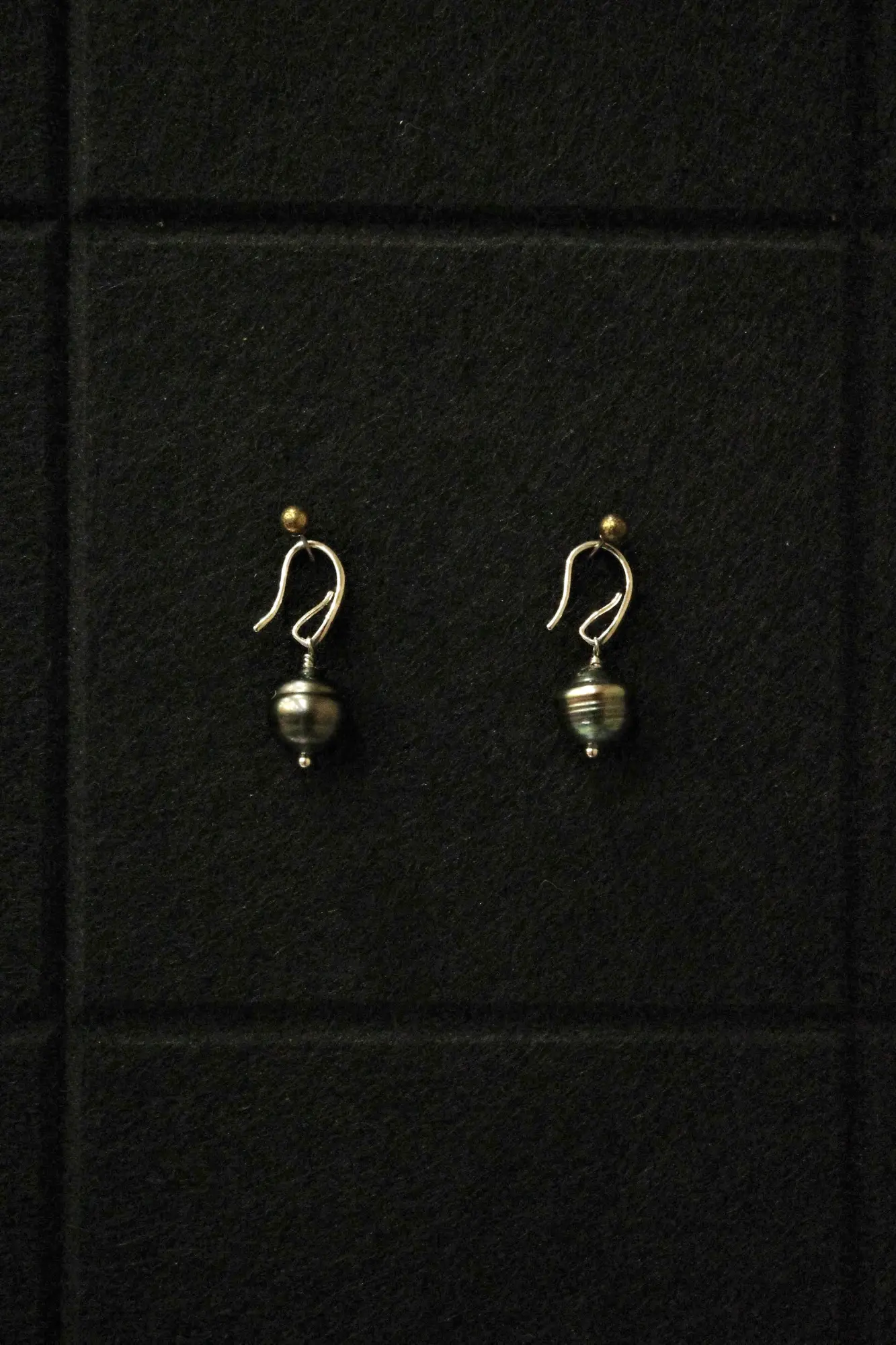 Himo - Little Tahitian Pearl Earrings — product photograph